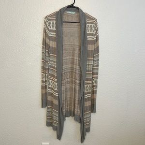 Maurices Size L Gray Patterned Top